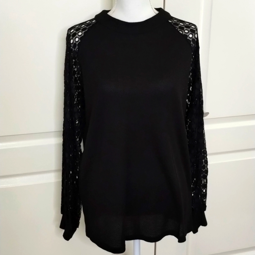 Miholl women's large lightweight thermal black with lace sleeve zip back blouse